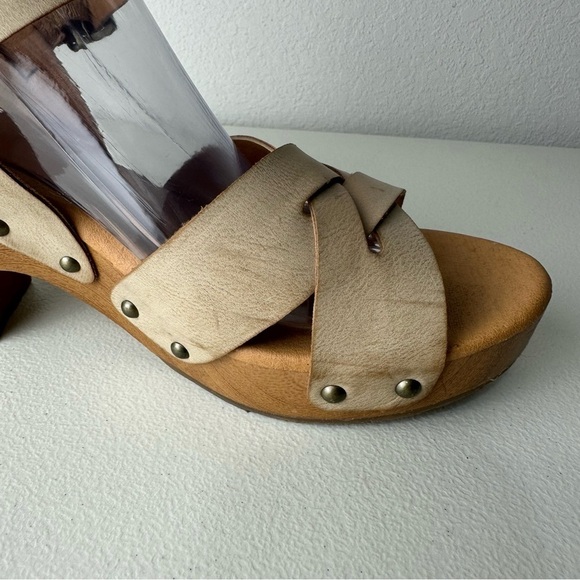 Korks Kork-Ease Beige Tan Vegan Leather Desiree Stud Block Heel Sandals Size 10 - Picture 2 of 8